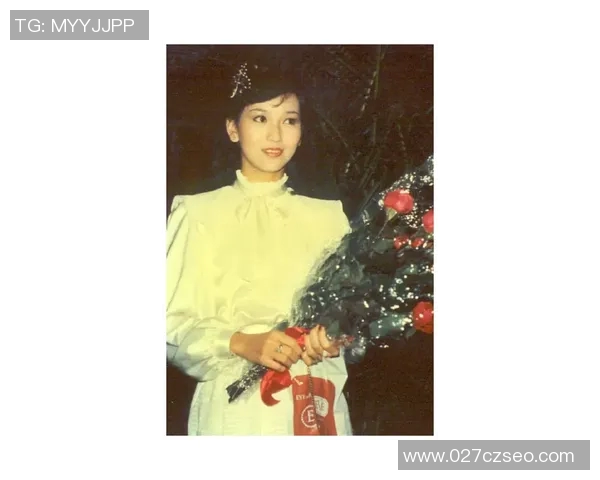 霍伊伦的传奇人生与影响力探秘：从艺术到社会的多重角色分析